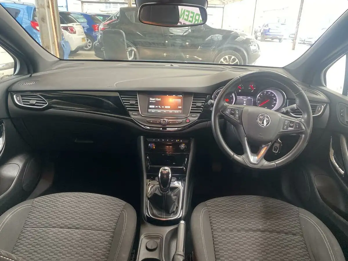 2017-vauxhall-astra-14i-sri-hatchback-big-16