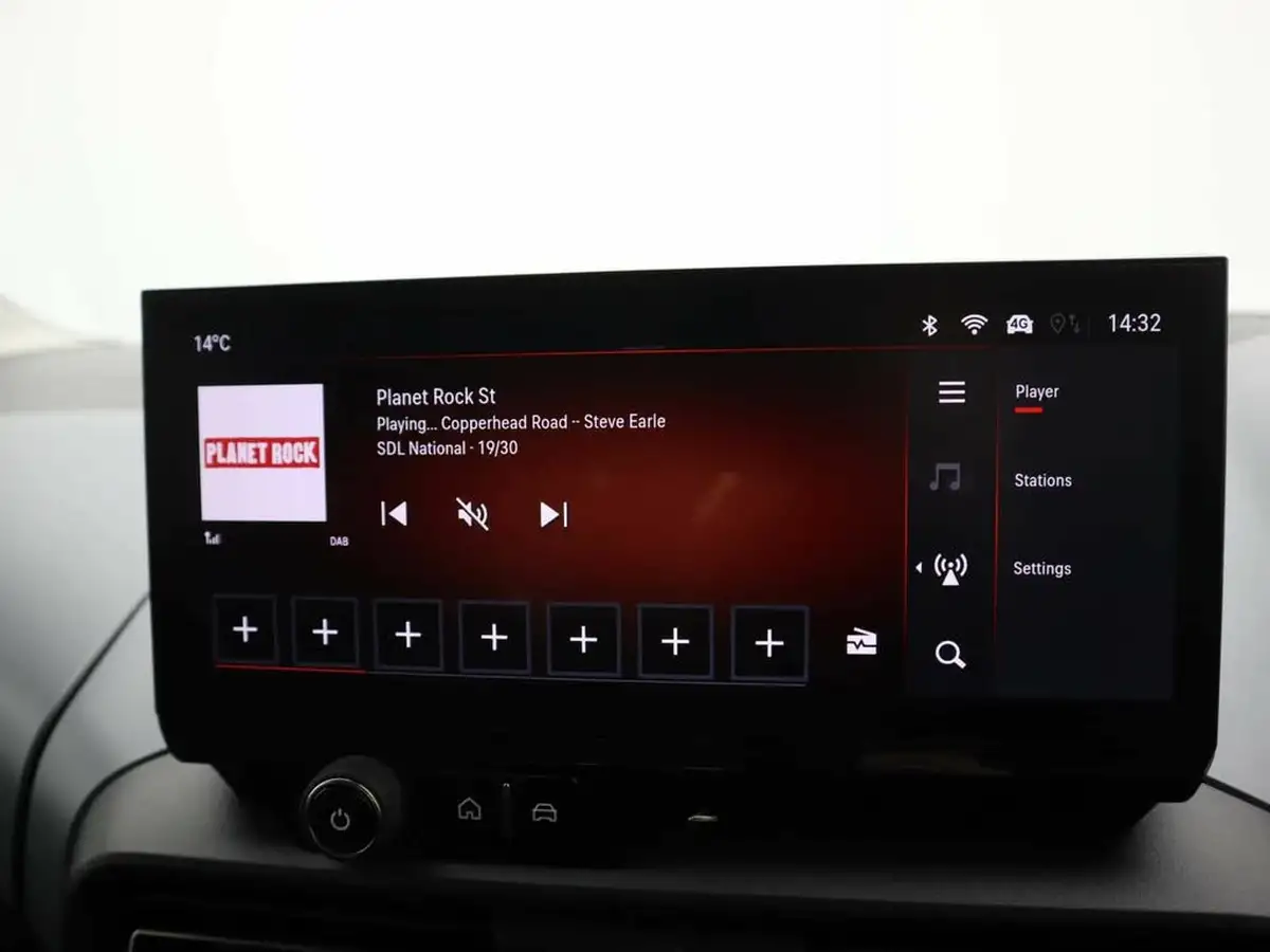2024-vauxhall-combo-life-e-ultimate-big-18