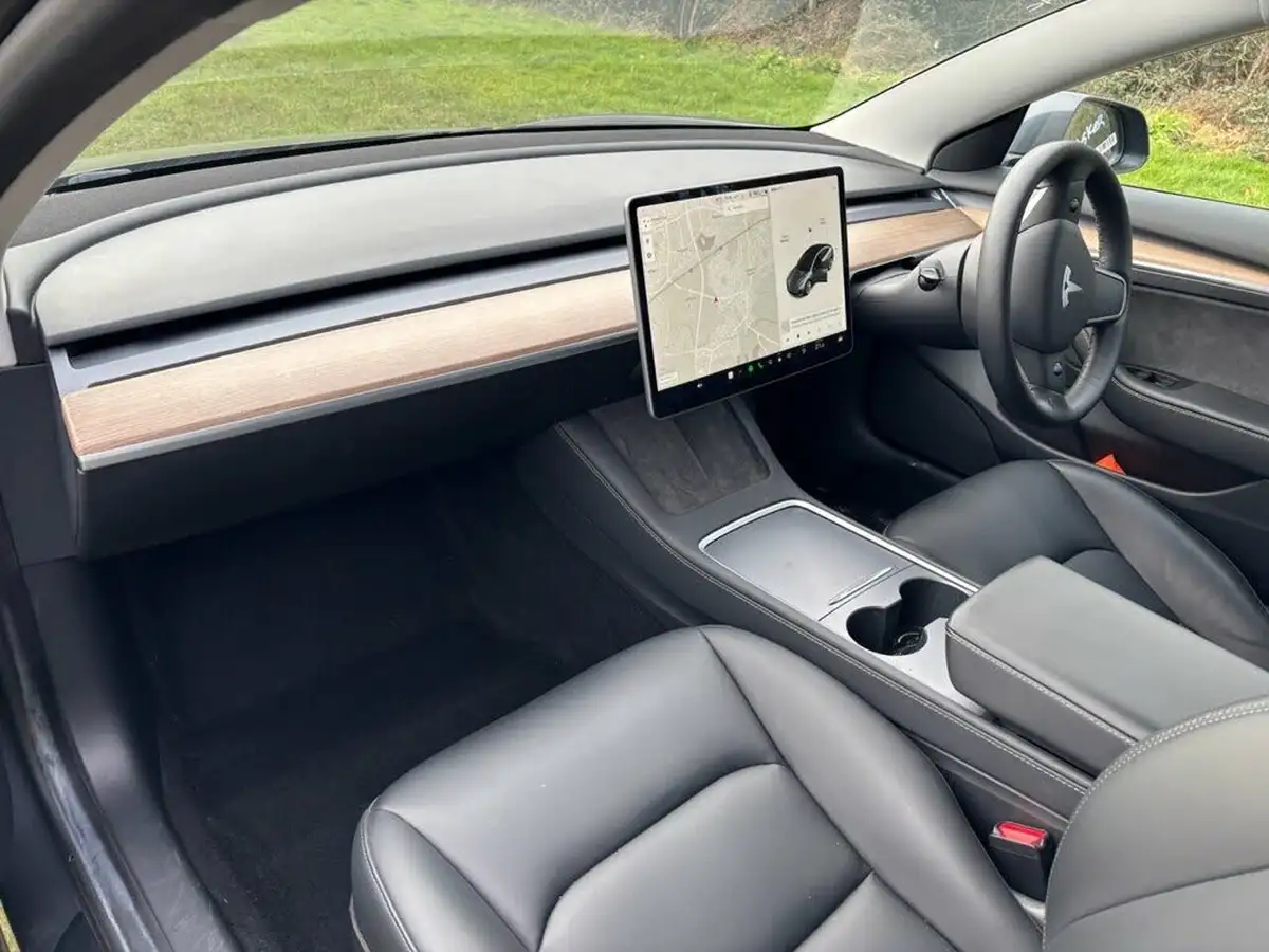 2021-tesla-model-3-e-long-range-awd-big-16