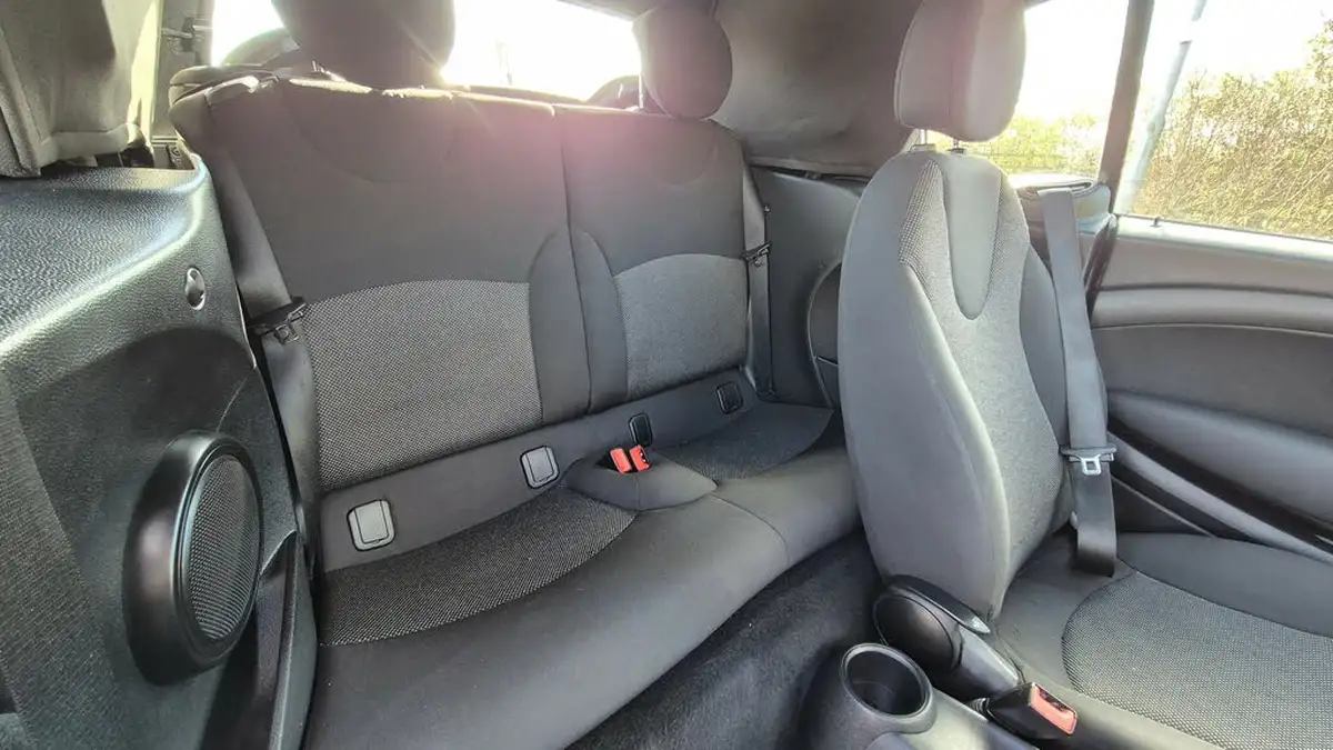 2015-mini-cooper-16-cooper-chili-auto-big-23