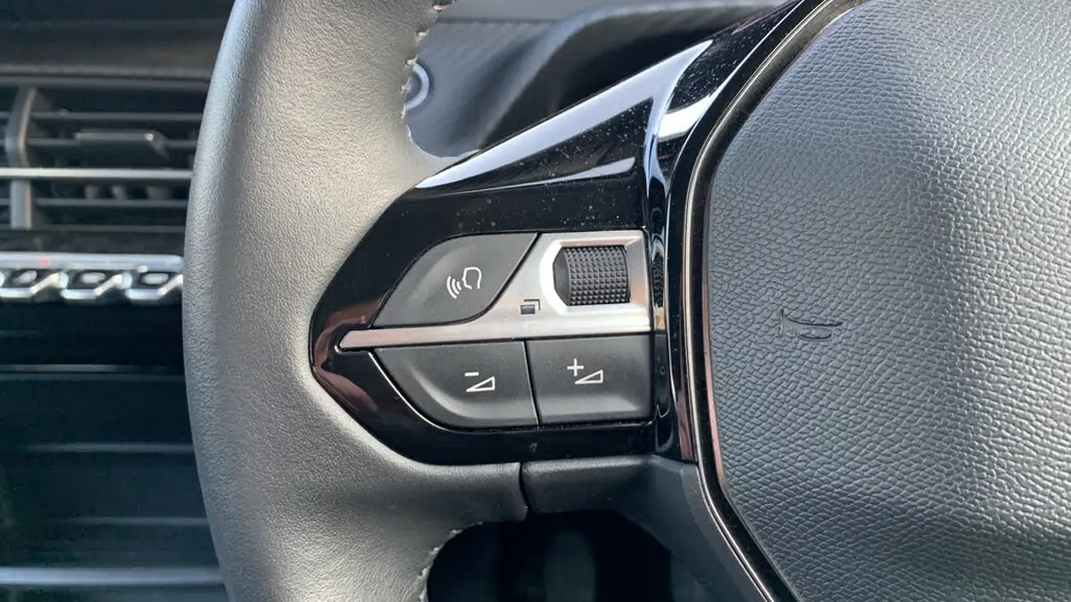 2022-peugeot-2008-suv-12-puretech-active-premium-big-22
