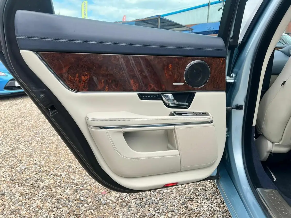 2011-jaguar-xj-series-30td-xj-portfolio-swb-big-43