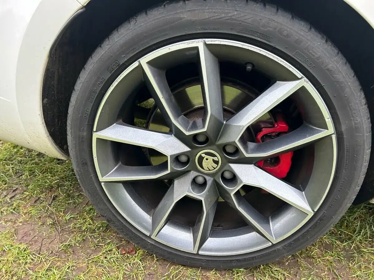 2019-skoda-octavia-20-tsi-vrs-estate-dsg-big-13