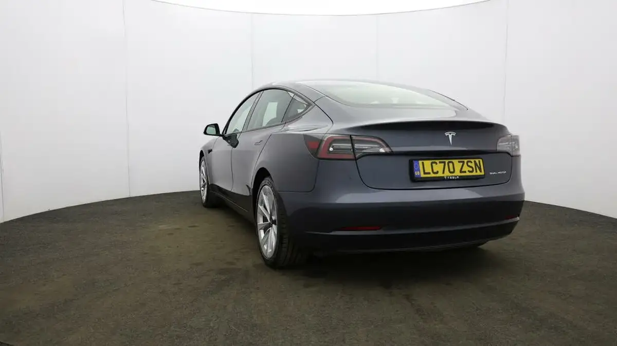 2020-tesla-model-3-e-long-range-big-41