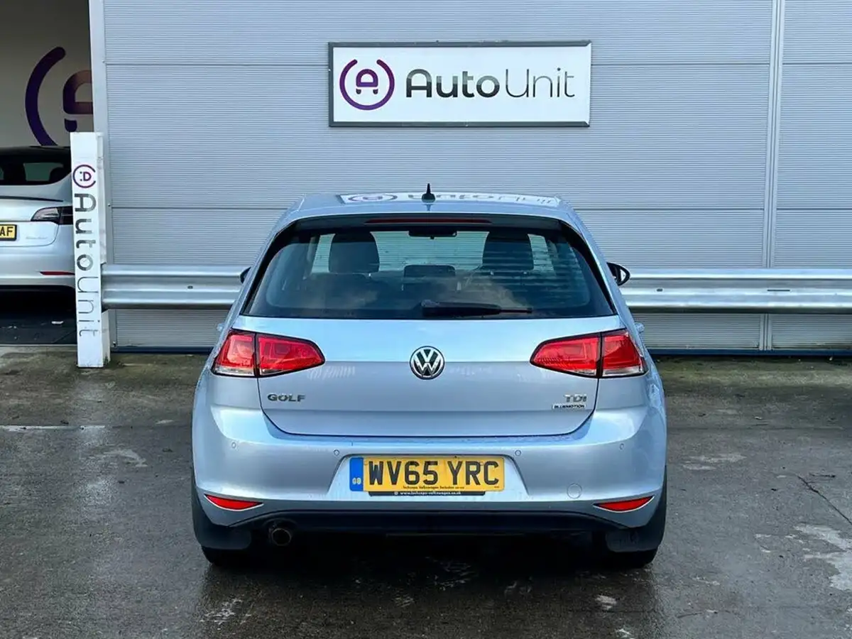 2015-volkswagen-golf-16tdi-bluemotion-ss-hatchback-5d-big-4