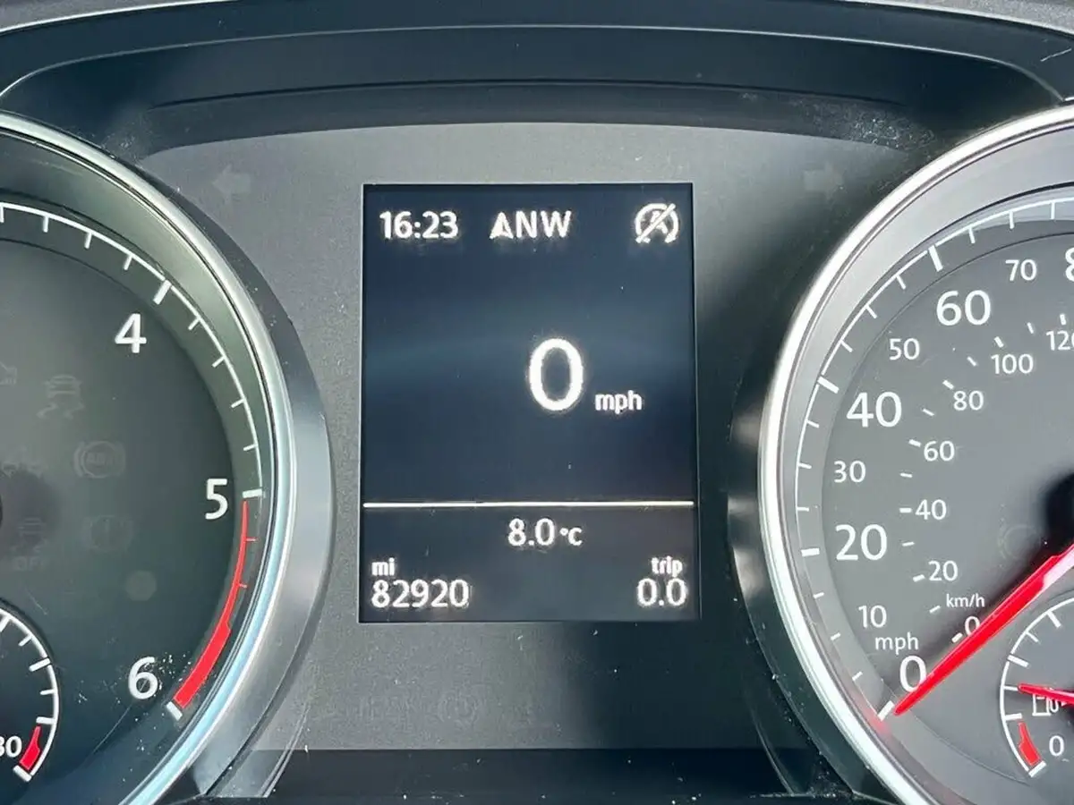 2015-volkswagen-golf-16tdi-bluemotion-ss-hatchback-5d-big-28