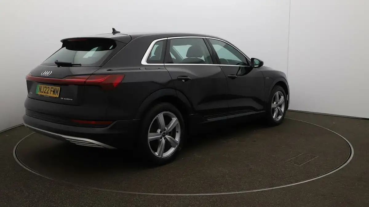 2022-audi-e-tron-55e-technik-station-wagon-big-46