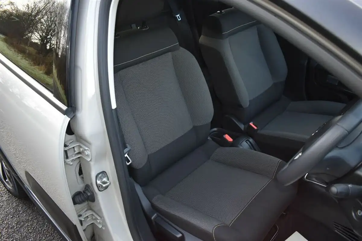 2024-citroen-c3-12-puretech-plus-110ps-eat6-big-11