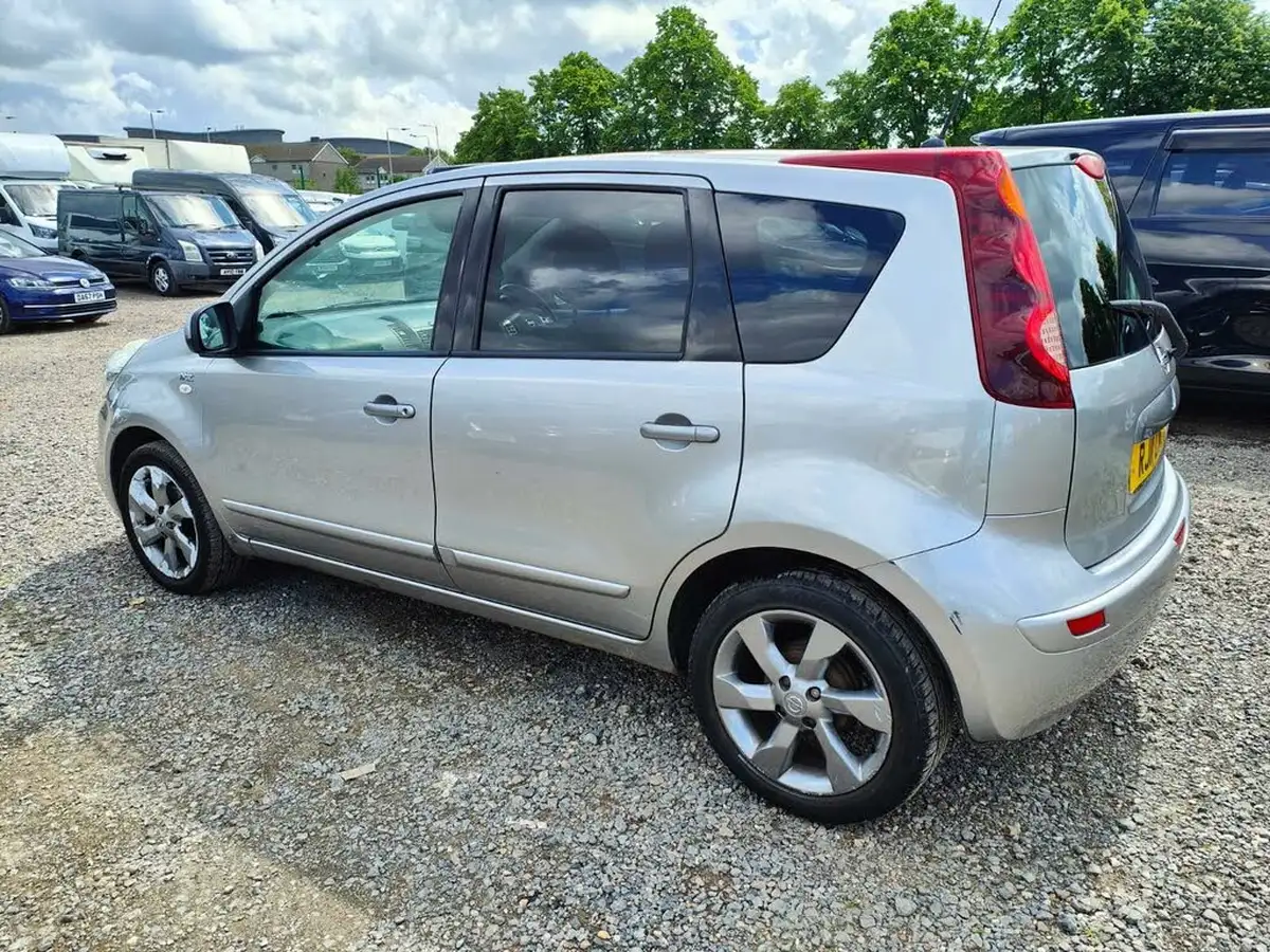 2011-nissan-note-14-n-tec-big-19