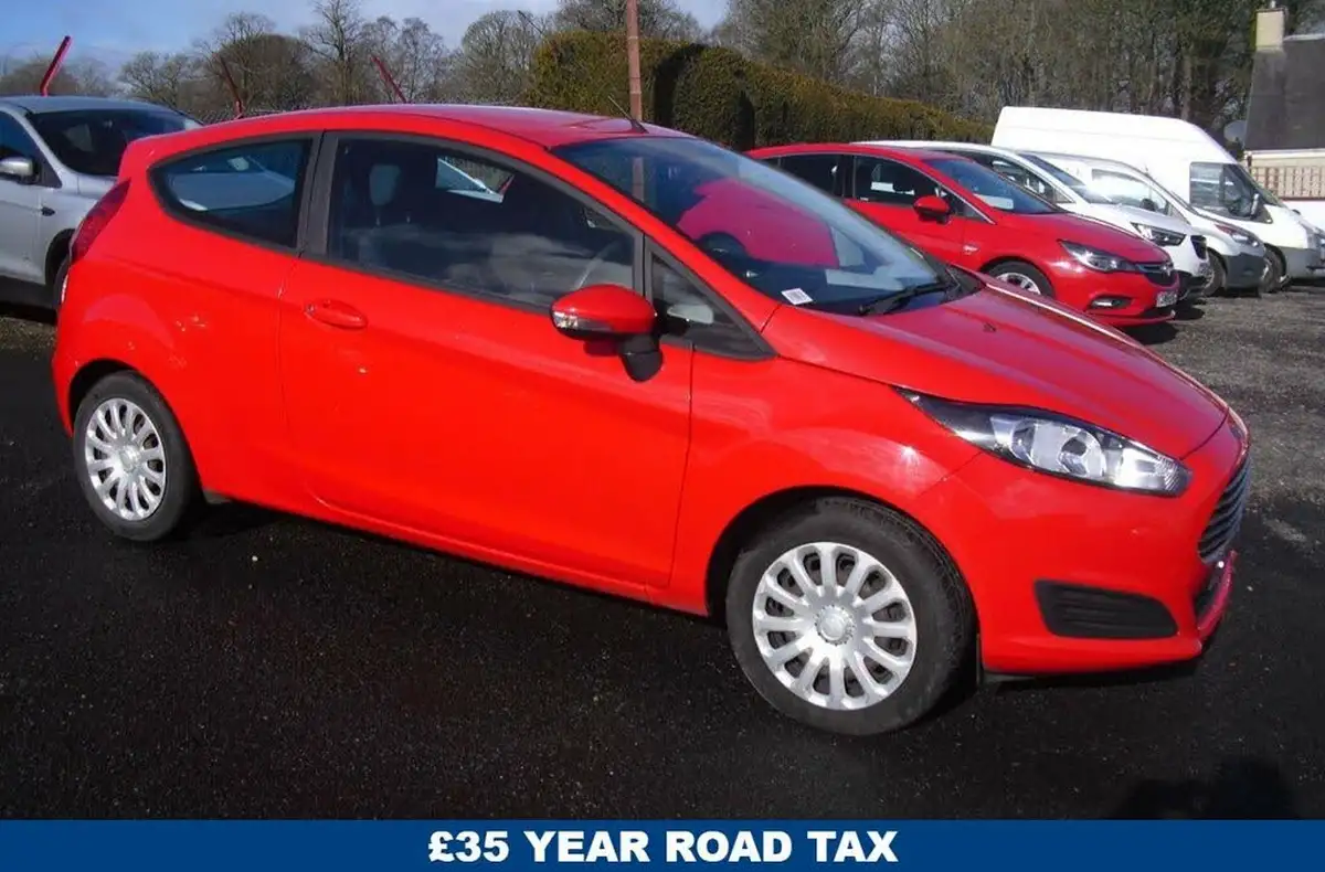 2013-ford-fiesta-125-style-60ps-3d-big-0