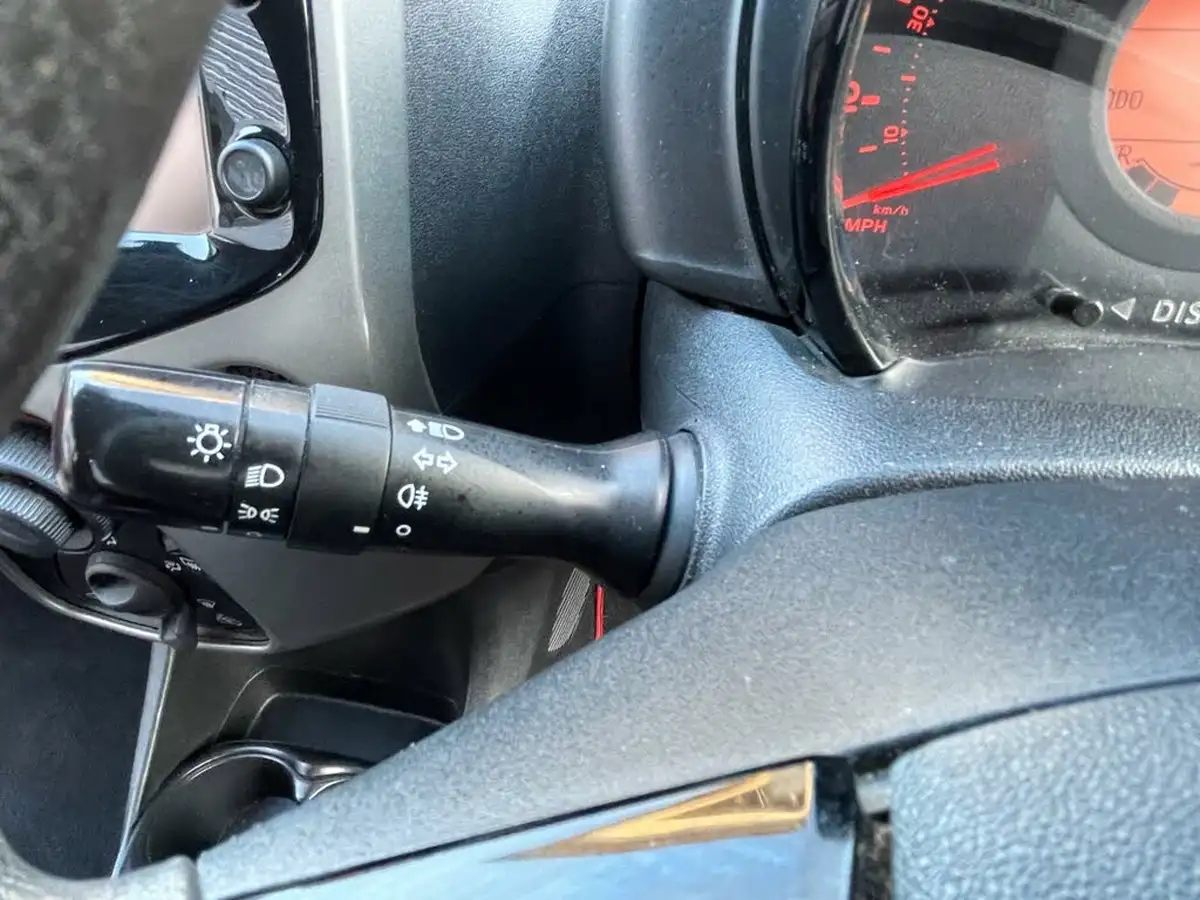 2016-citroen-c1-10-vti-feel-3d-big-21