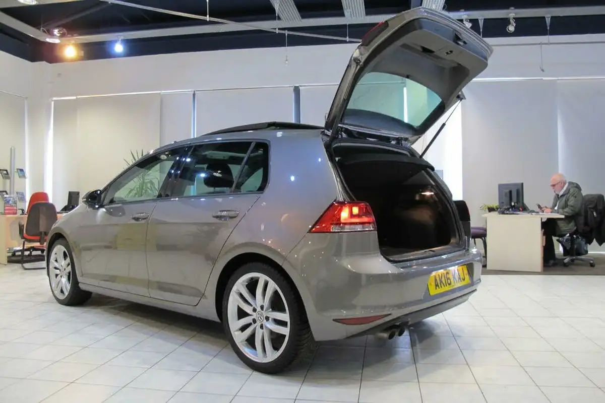 2016-volkswagen-golf-20tdi-gt-edition-5d-dsg-big-3