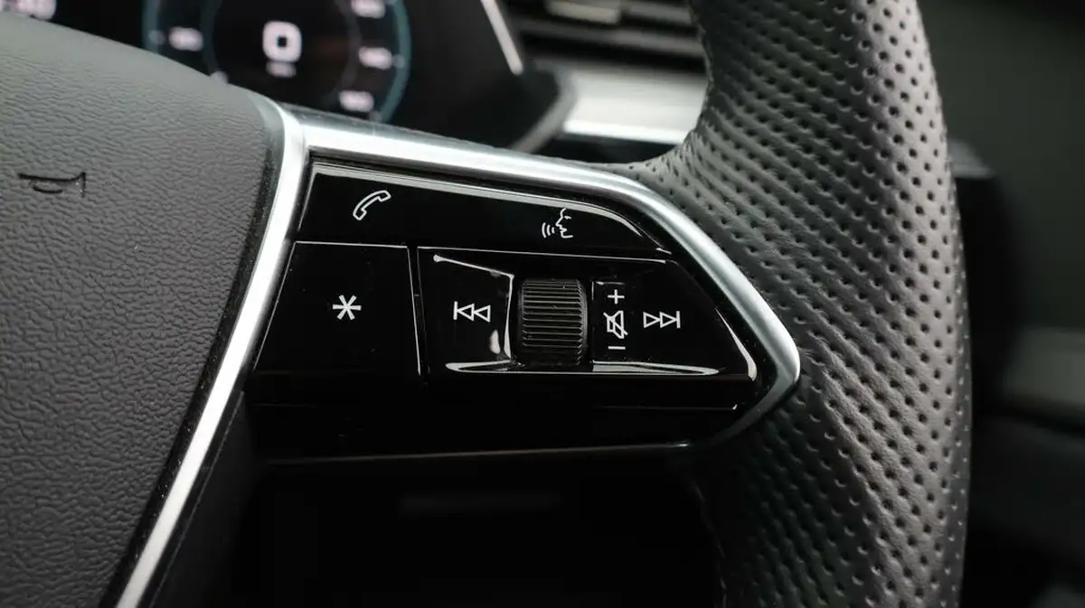2023-audi-e-tron-55e-s-line-sportback-big-26