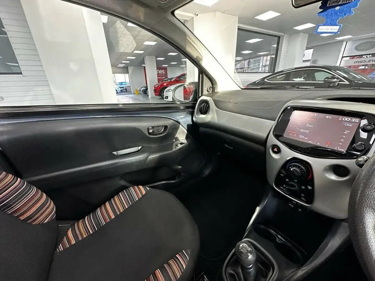 2014-citroen-c1-10-vti-airscape-feel-3d-big-44
