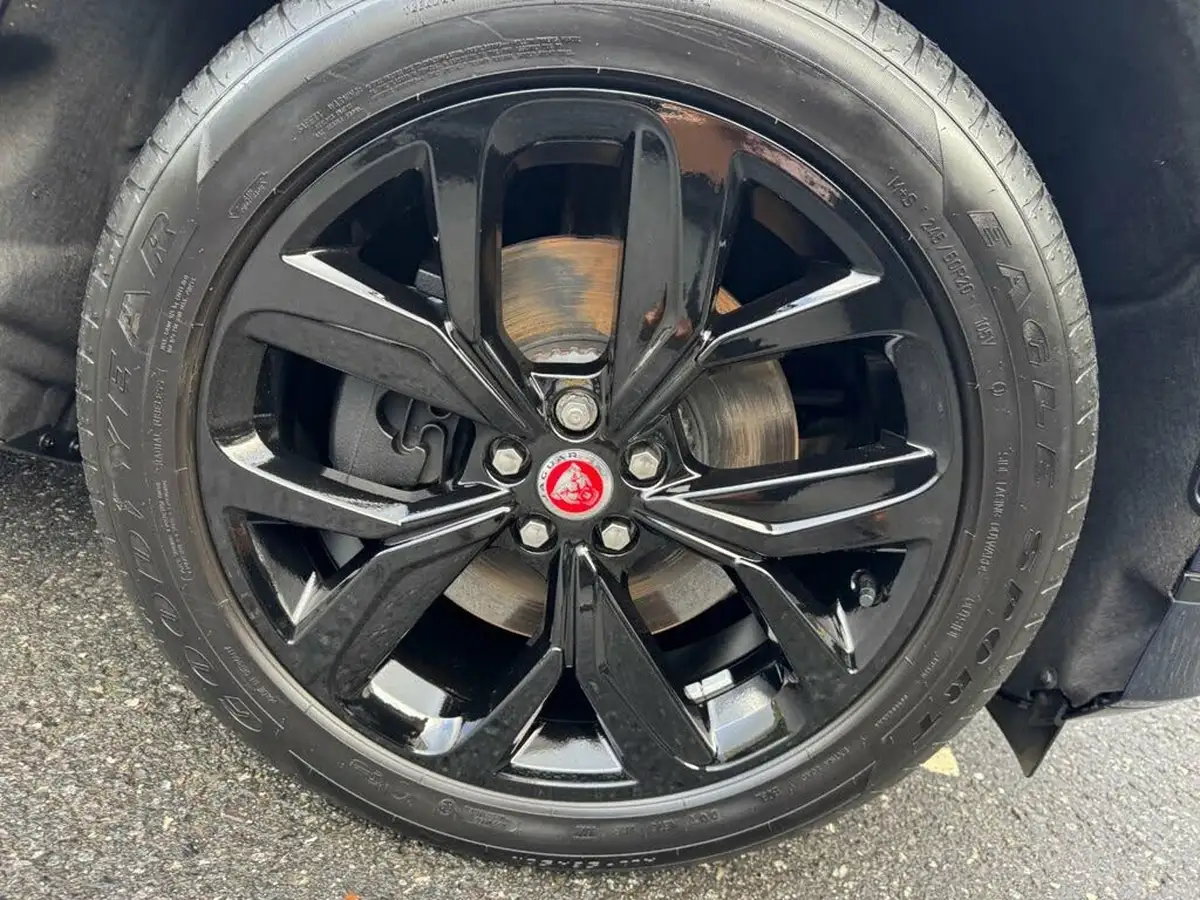 2023-jaguar-i-pace-ev400-black-big-41