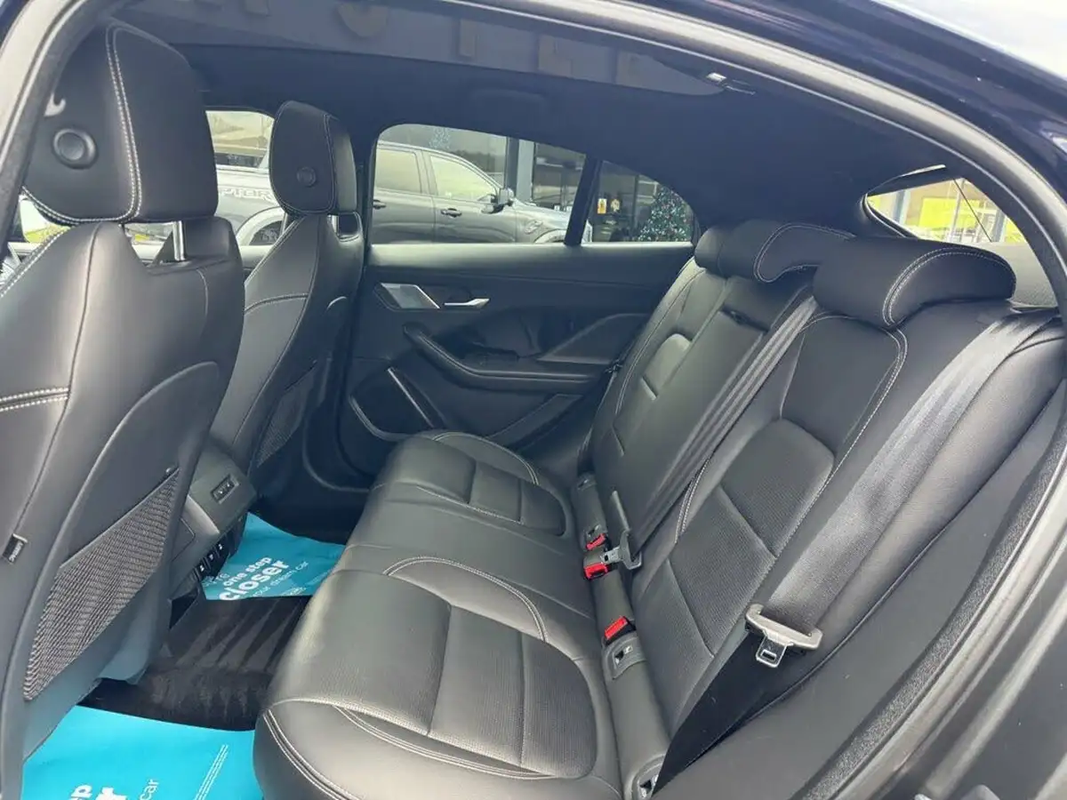 2023-jaguar-i-pace-ev400-black-big-17