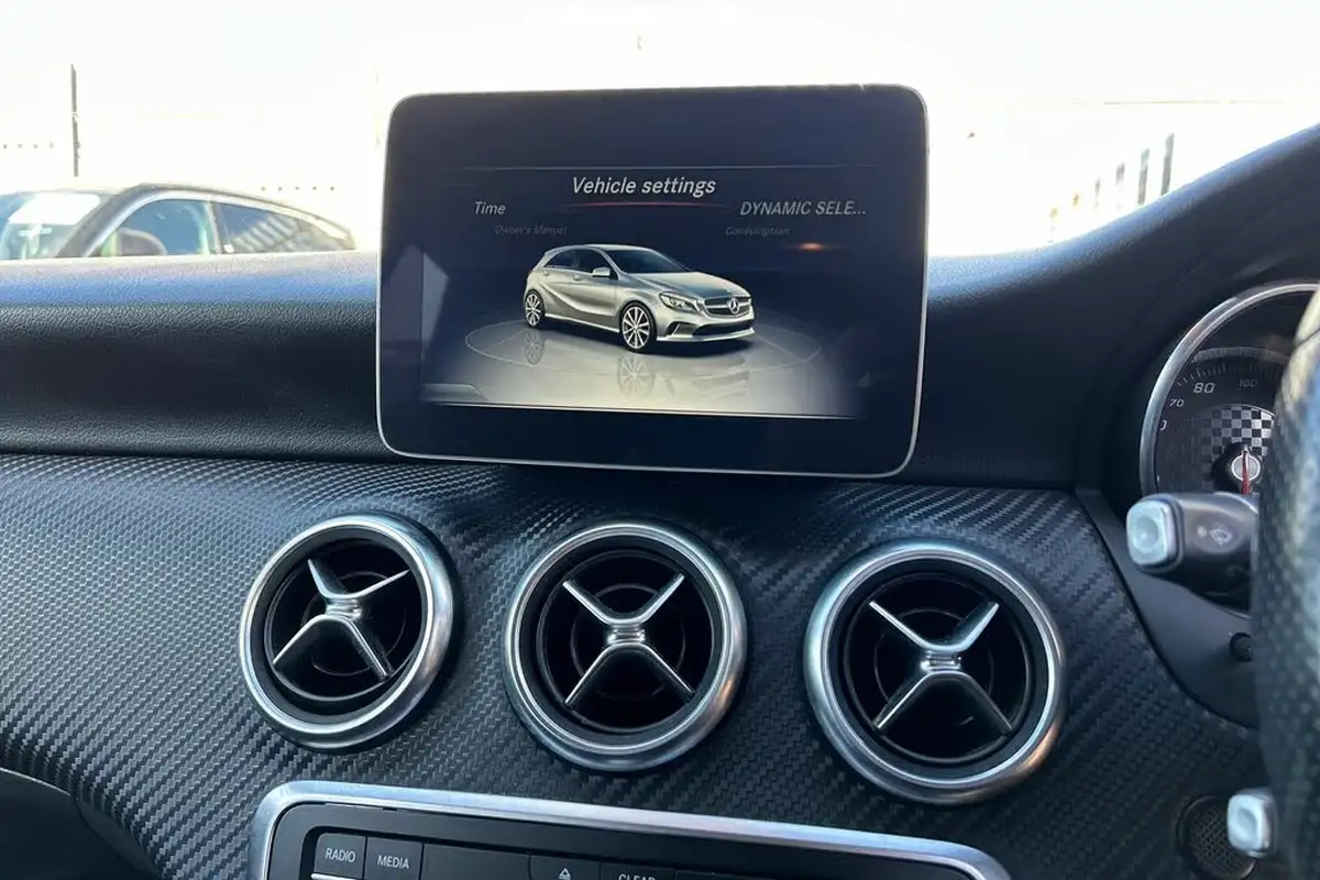 2018-mercedes-benz-a-class-16-a200-amg-line-ss-7g-dct-big-19