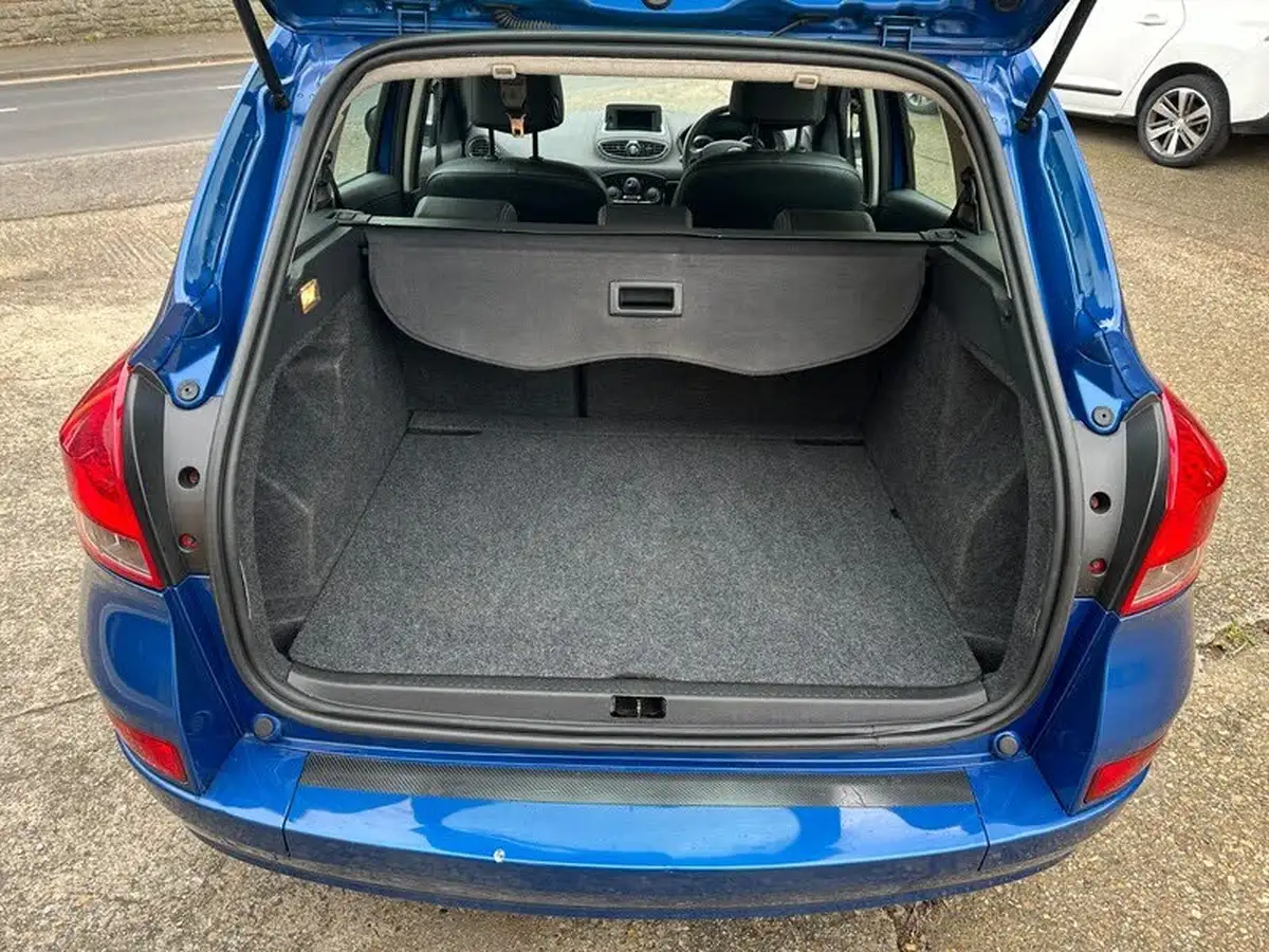 2011-renault-clio-15td-dynamique-tom-tom-15dci-fap-estate-5d-big-22