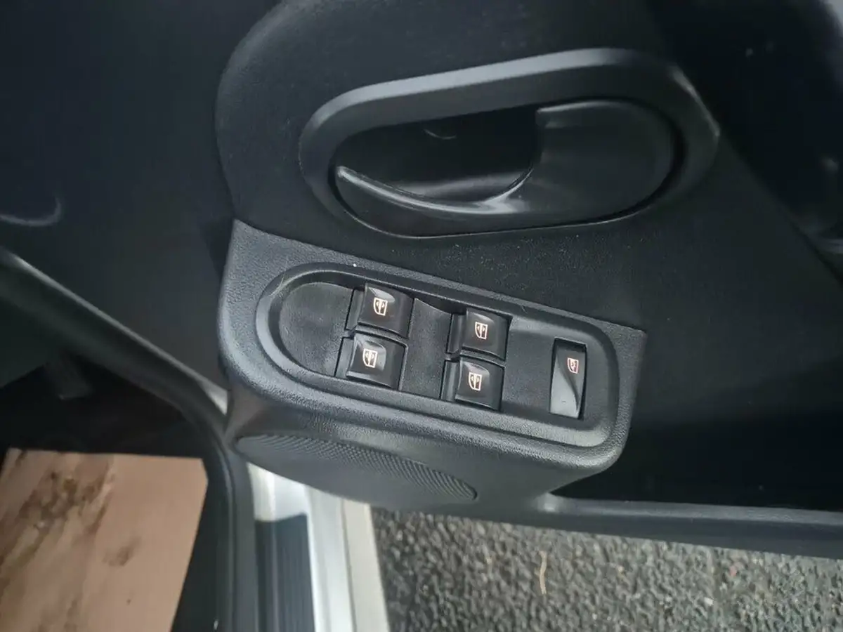2015-dacia-duster-15d-laureate-109bhp-4x4-big-7