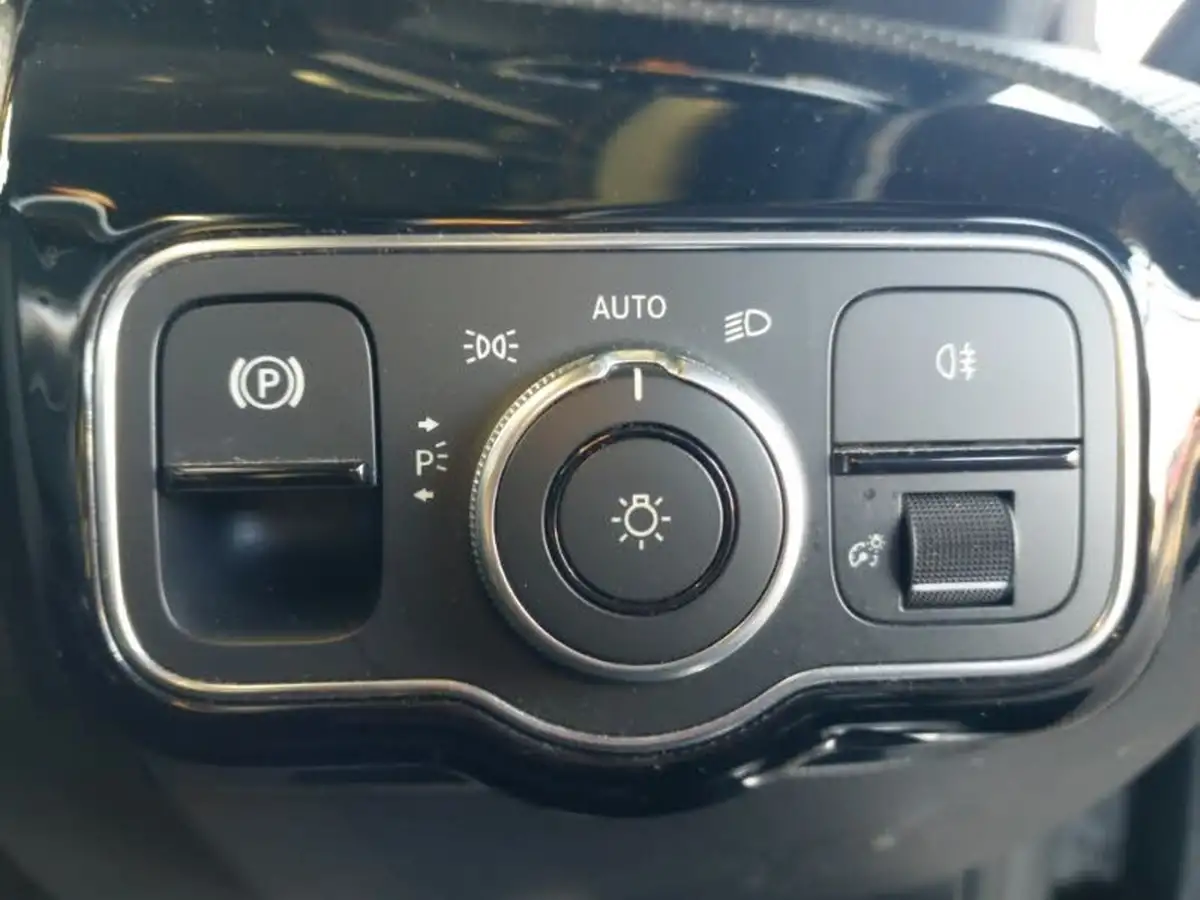 2021-mercedes-benz-a-class-13-a250e-amg-line-saloon-4d-big-13