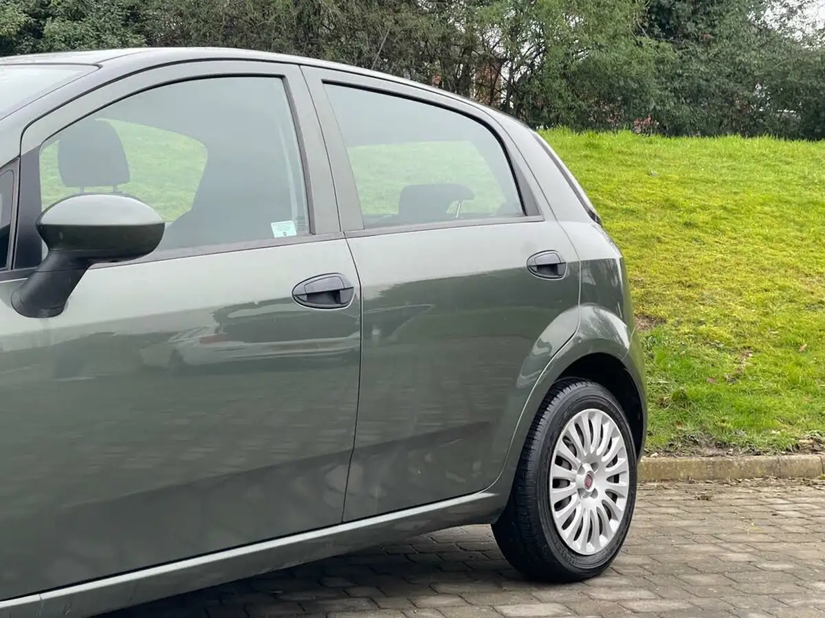 2010-fiat-punto-evo-14-active-5d-big-12