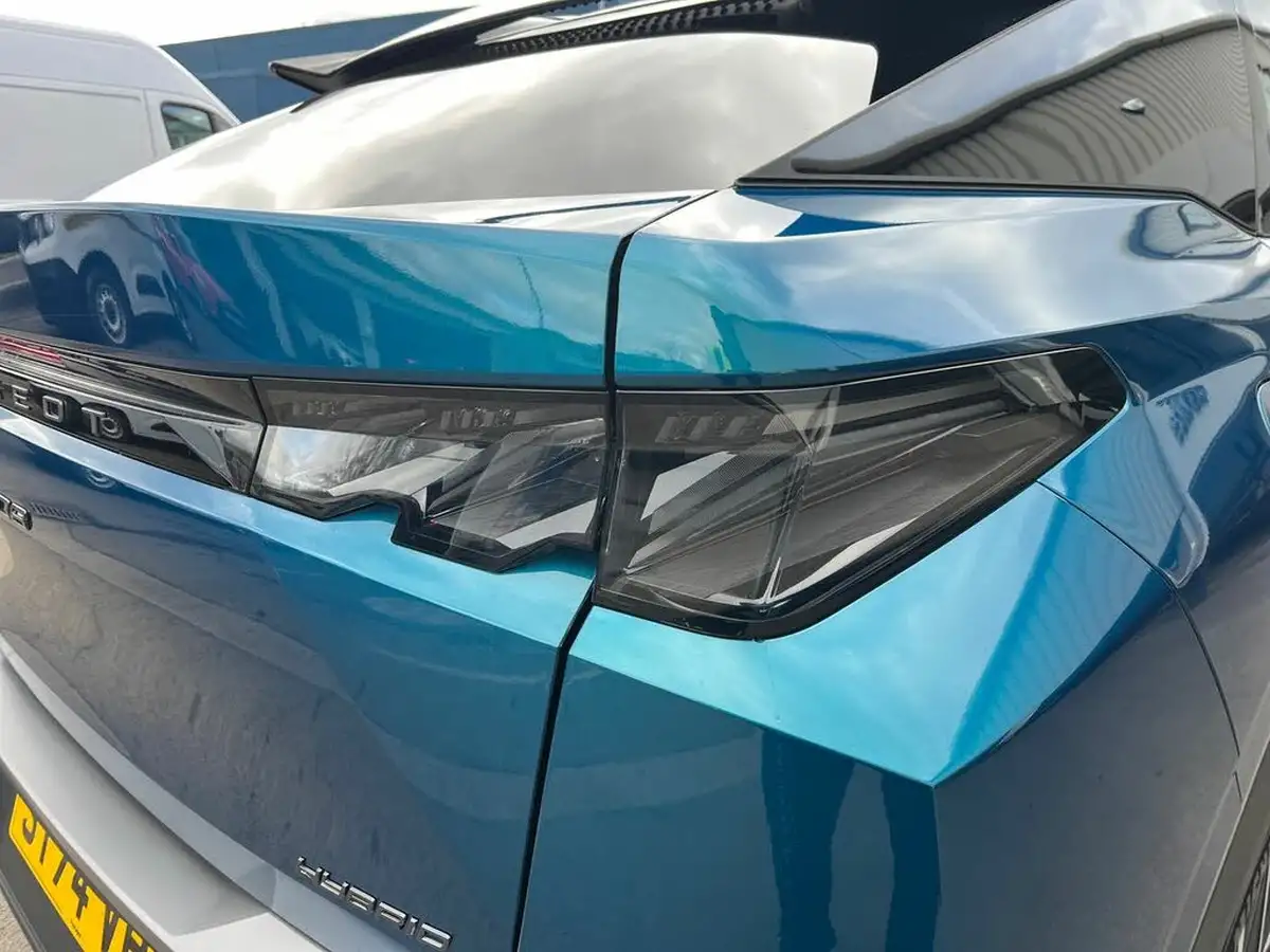 2025-peugeot-3008-suv-12-puretech-gt-136ps-hybrid-e-dsc6-big-18