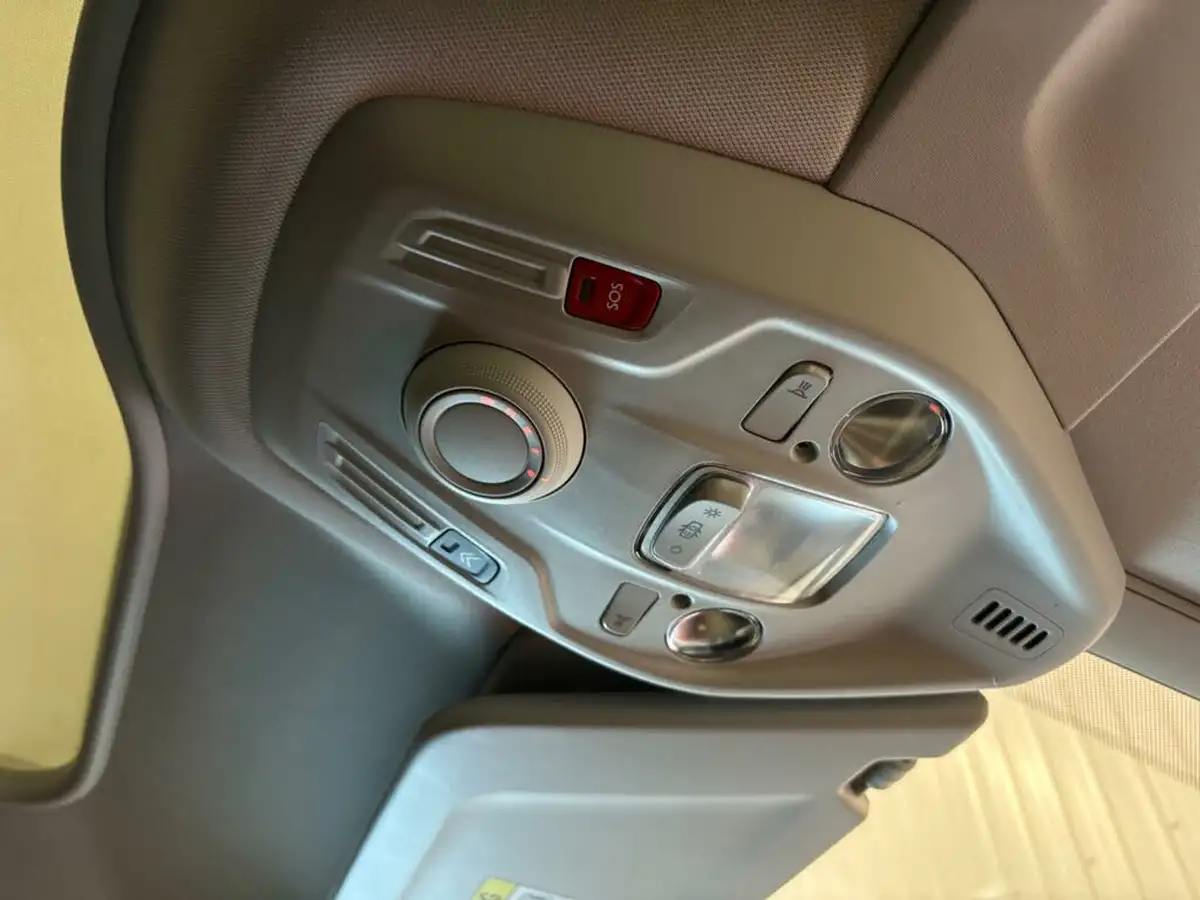 2017-citroen-c4-picasso-16bluehdi-flair-big-22