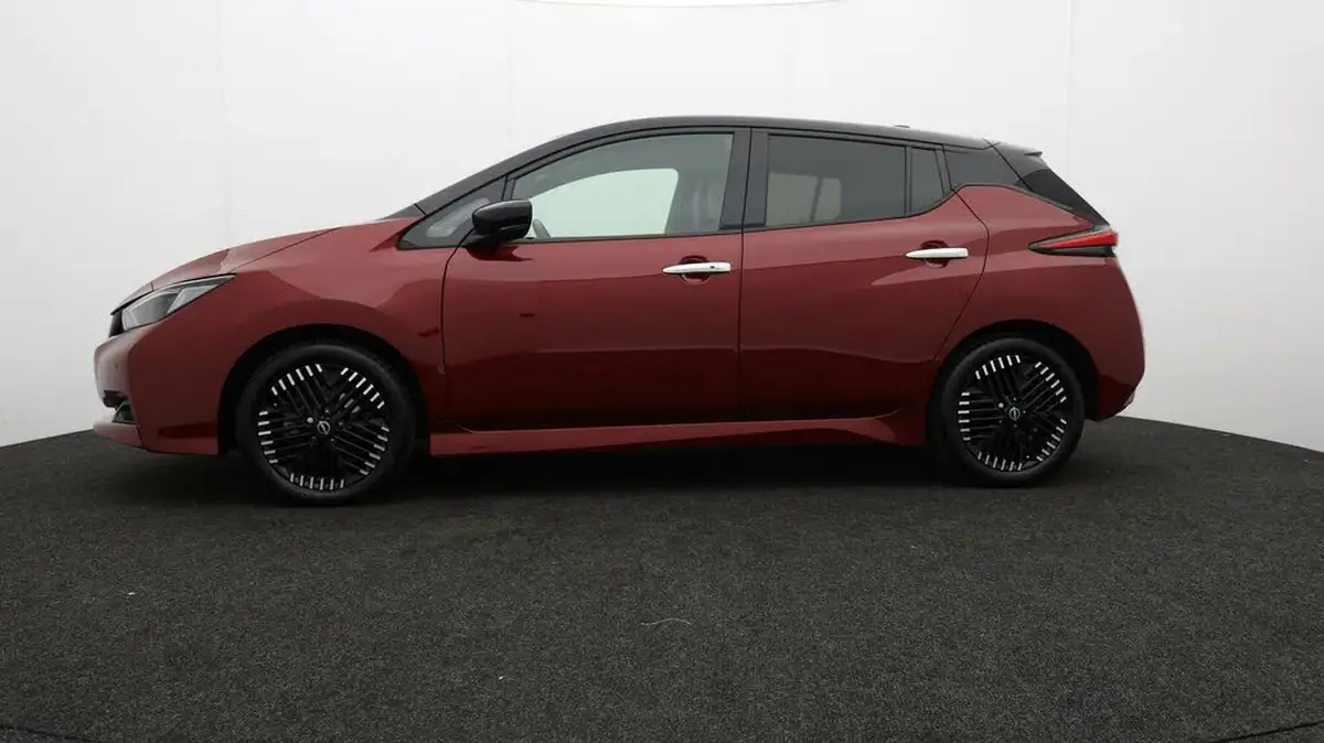 2023-nissan-leaf-e-tekna-39kwh-big-3