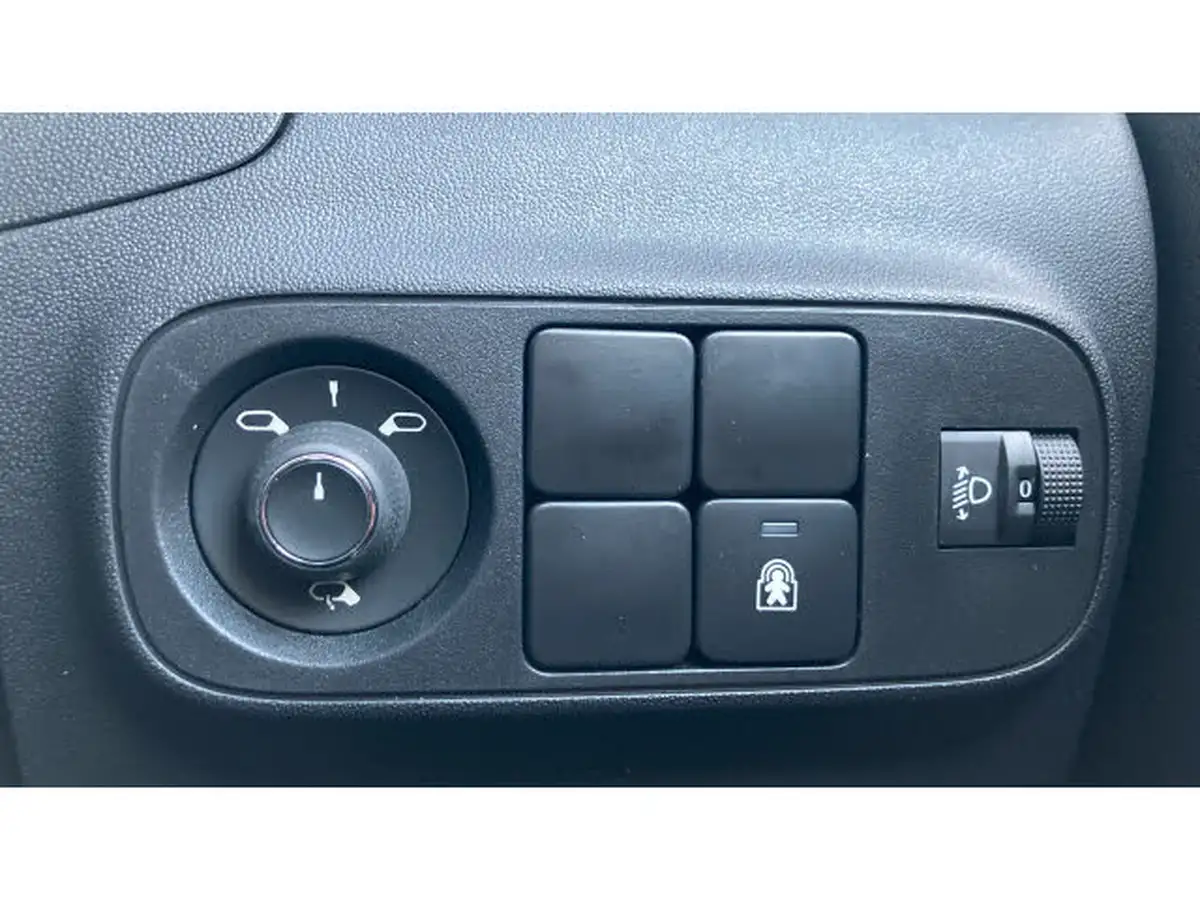 2023-citroen-c3-12-puretech-elle-83ps-ss-big-42