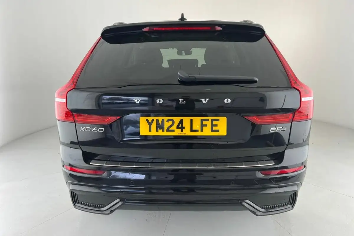 2024-volvo-xc60-20-b5-ultra-dark-big-20