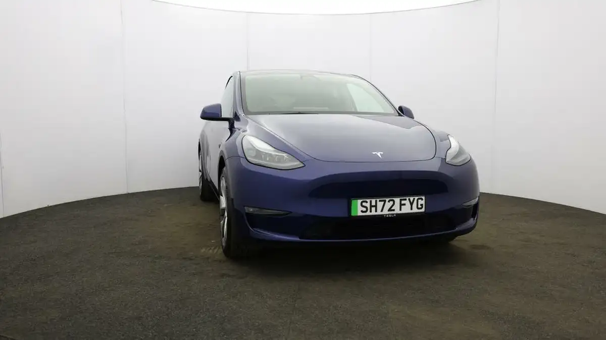 2022-tesla-model-y-e-long-range-big-38
