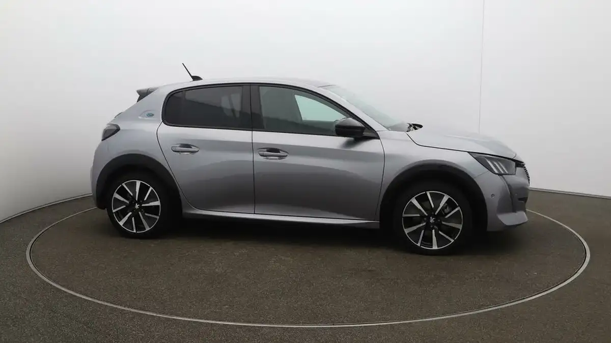 2022-peugeot-208-e-gt-136ps-50kwh-big-42