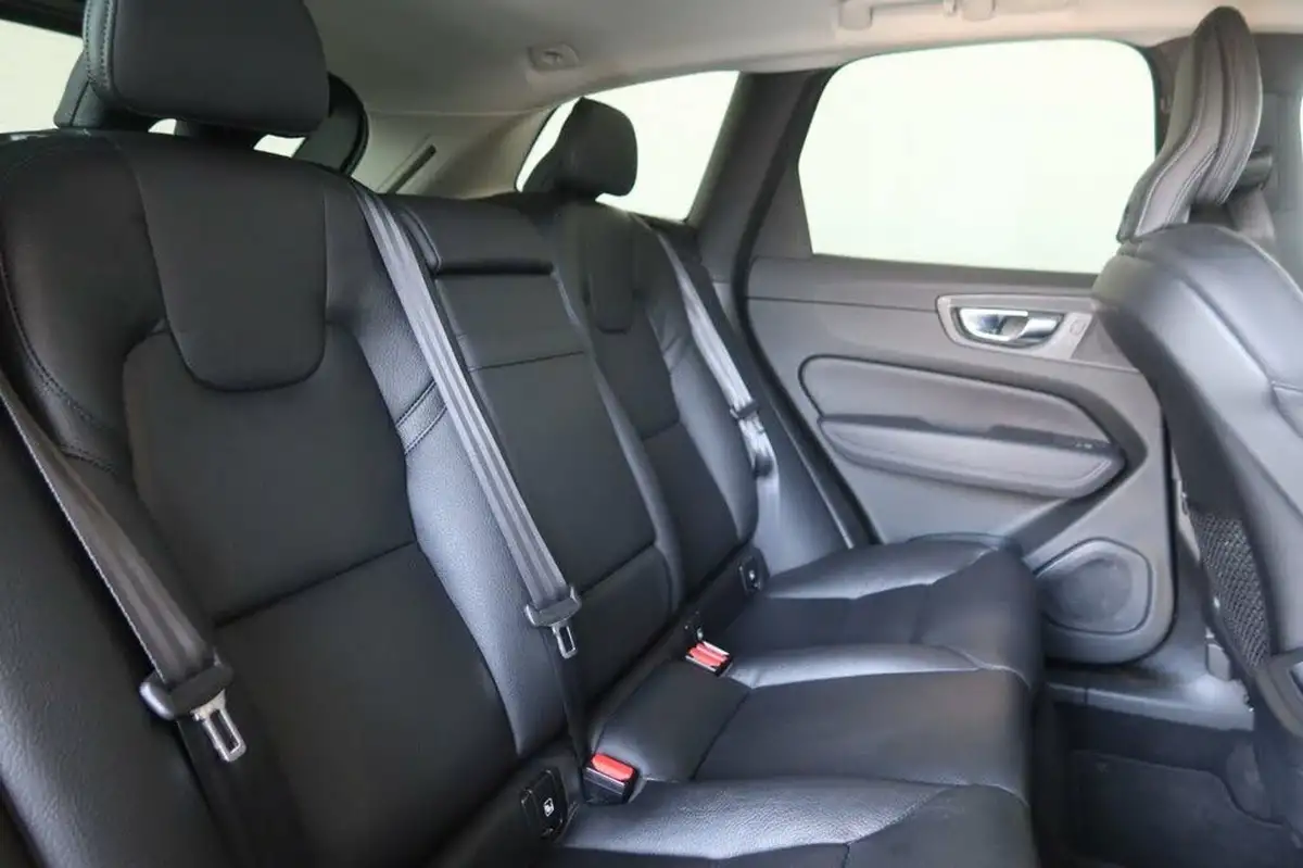 2021-volvo-xc60-20td-b4-momentum-awd-big-15