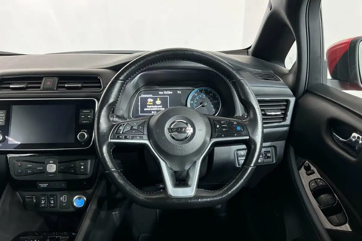2019-nissan-leaf-e-e-tekna-big-16