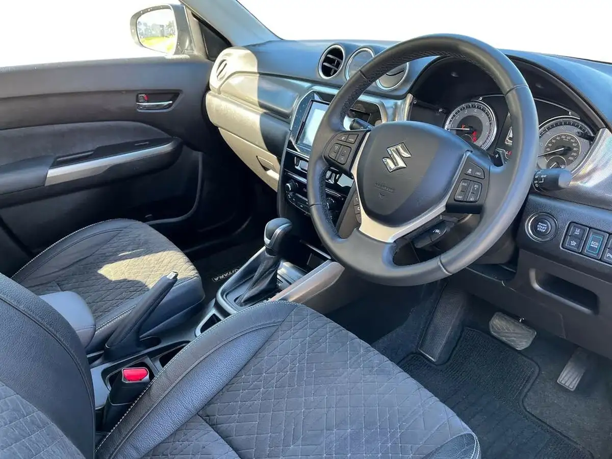 2023-suzuki-vitara-15-sz5-big-10