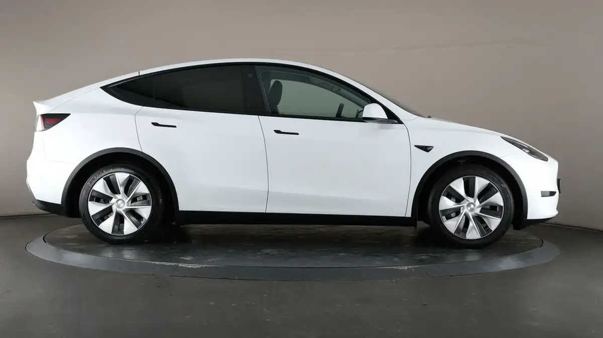 2022-tesla-model-y-e-rwd-big-58