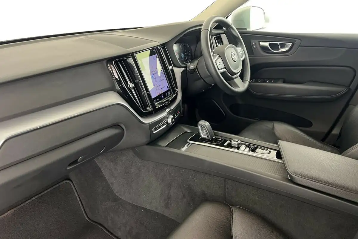 2021-volvo-xc60-20td-b4-momentum-awd-big-1