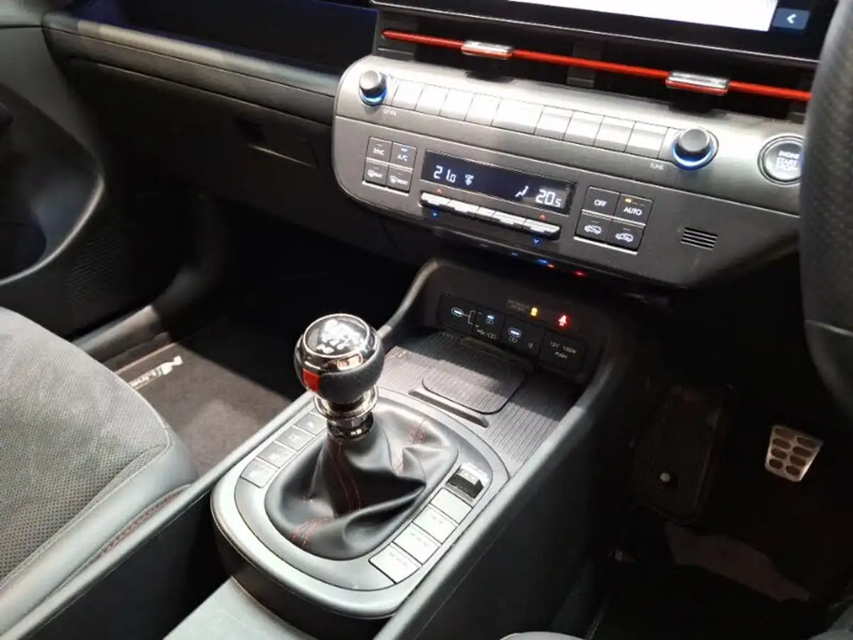 2024-hyundai-kona-16-t-gdi-n-line-s-198ps-big-14