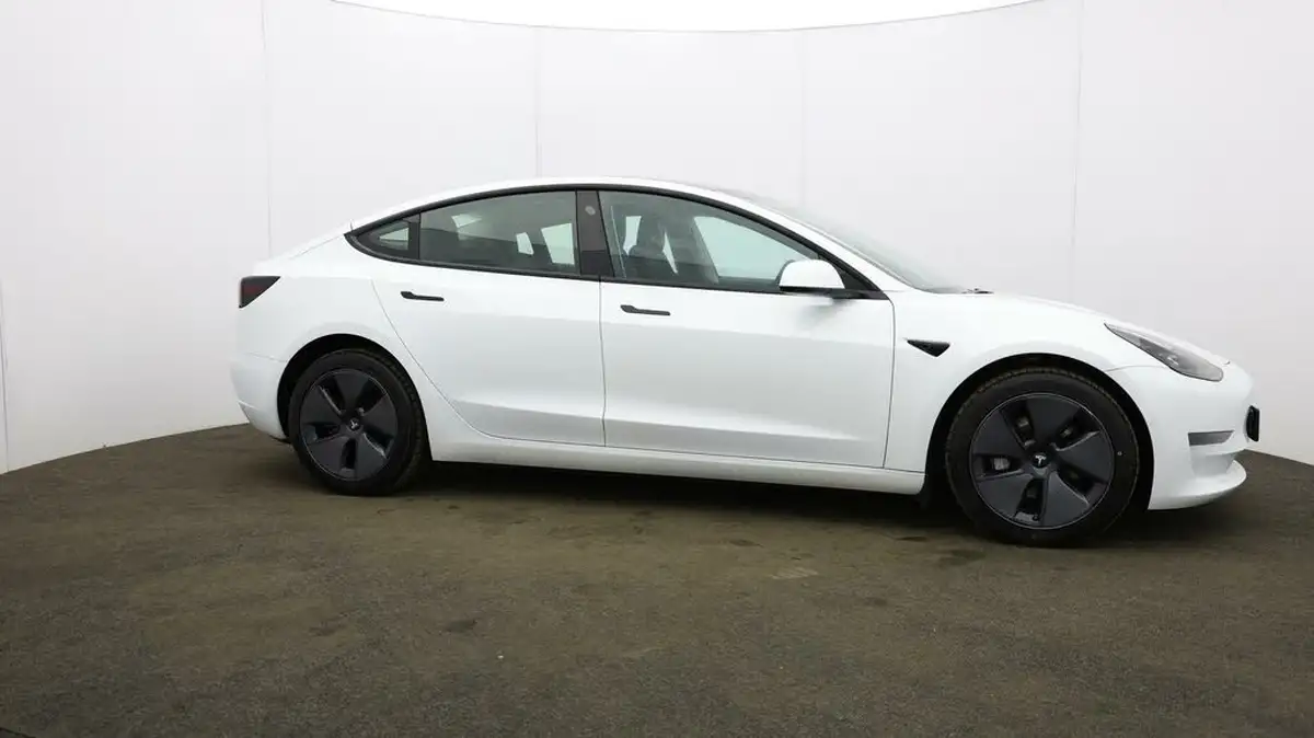 2022-tesla-model-3-e-long-range-big-43