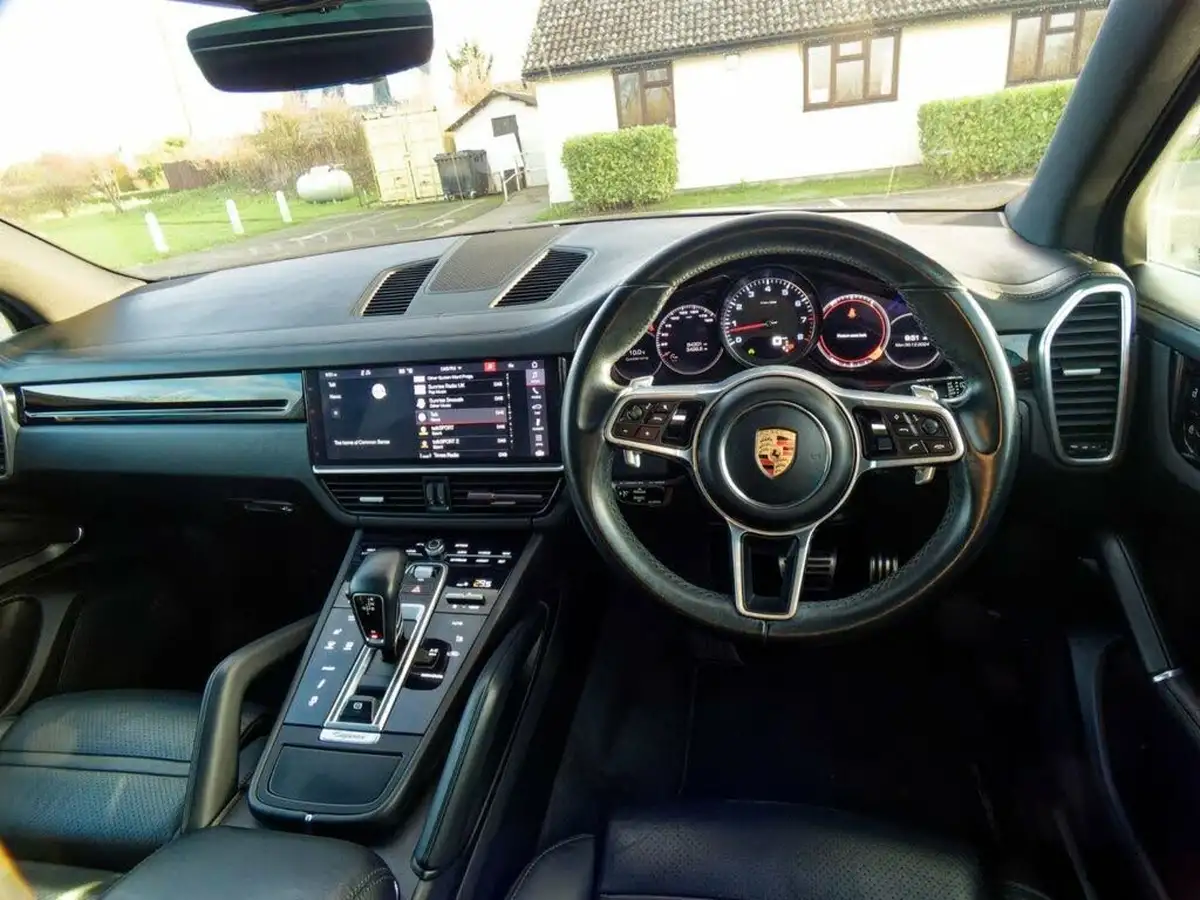 2019-porsche-cayenne-30-v6-s-big-31