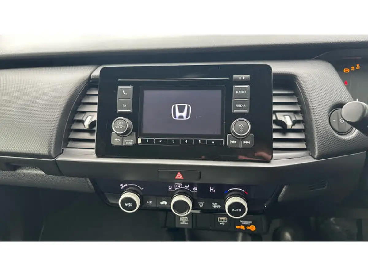 2022-honda-jazz-15-i-mmd-se-109ps-big-11