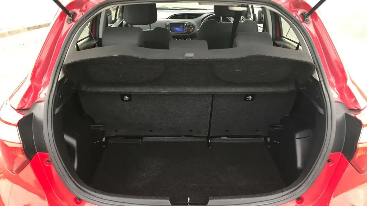 2018-toyota-yaris-15-vvt-i-icon-navi-big-13