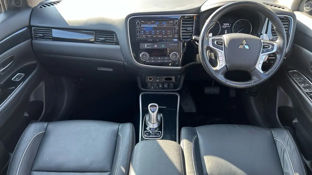 2017-mitsubishi-outlander-20-4hs-phev-5st-big-10