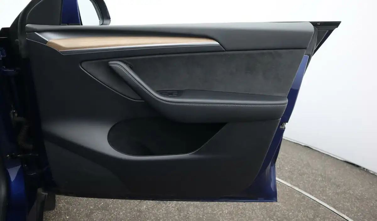 2023-tesla-model-y-e-rwd-big-15