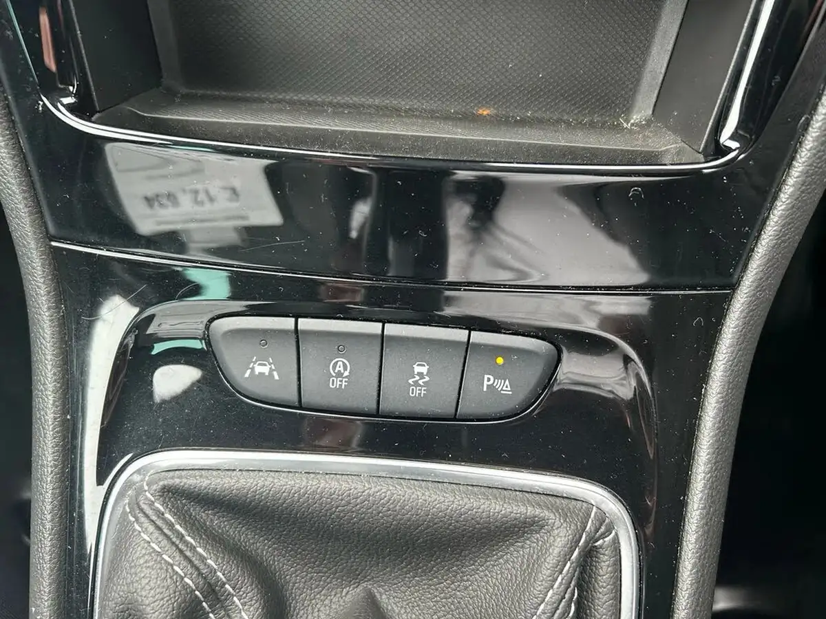 2021-vauxhall-astra-12-turbo-griffin-edition-hatchback-big-27