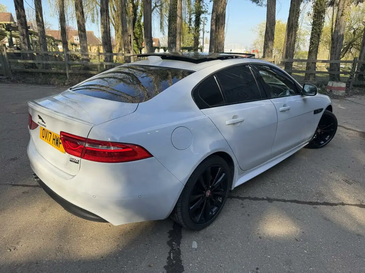 2017-jaguar-xe-20d-r-sport-180ps-awd-1999cc-auto-big-26