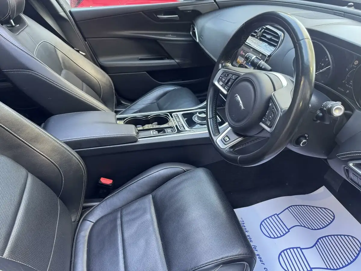 2017-jaguar-xe-20d-r-sport-180ps-awd-1999cc-auto-big-50