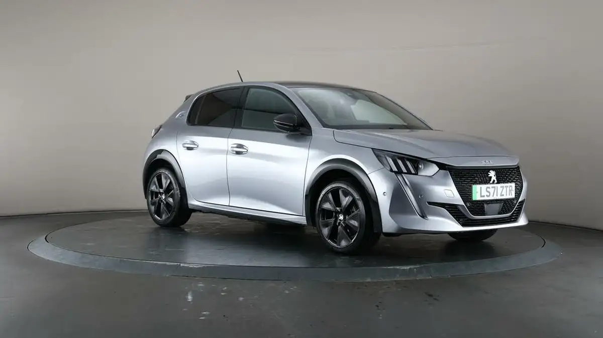 2021-peugeot-208-e-gt-premium-big-1