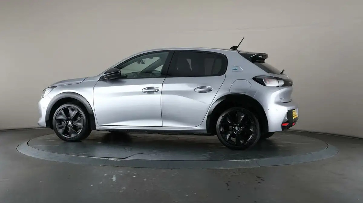 2021-peugeot-208-e-gt-premium-big-77