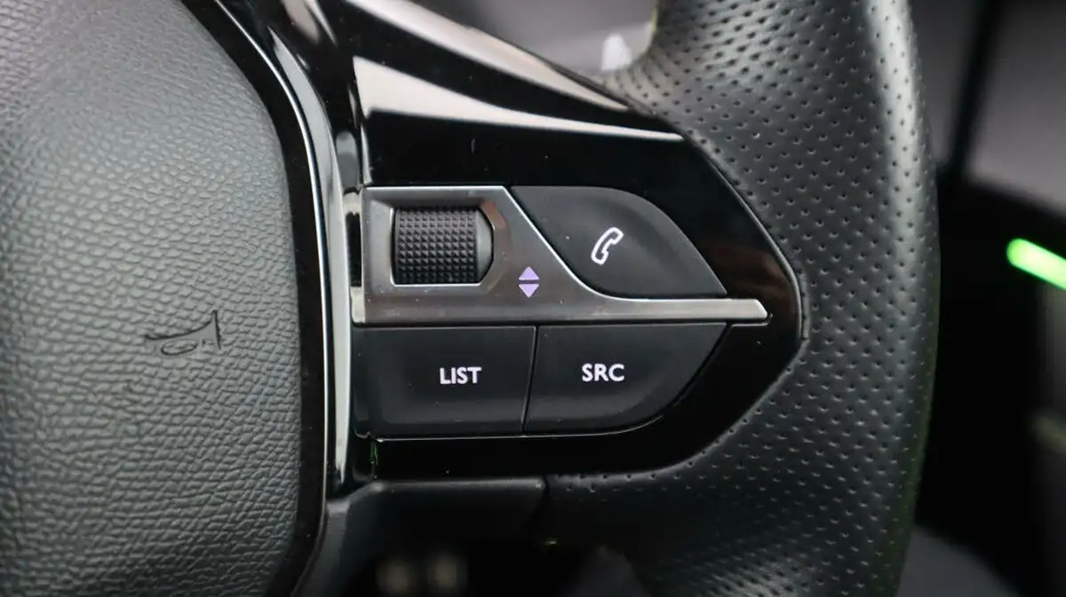 2021-peugeot-208-e-gt-premium-big-25